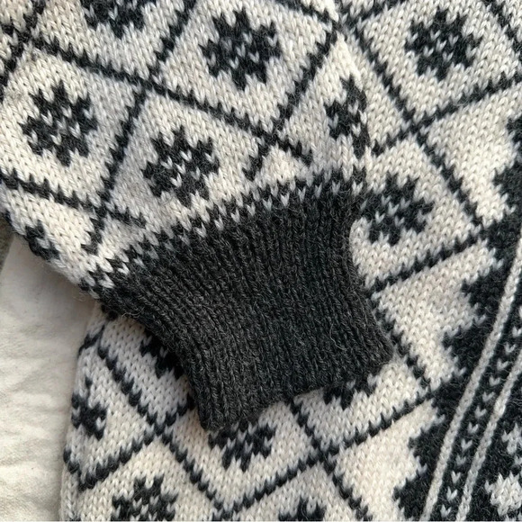 VOSS NORWAY NWOT PURE WOOL FAIR ISLE SNOWFLAKE SWEATER | SMALL - Picture 7 of 15